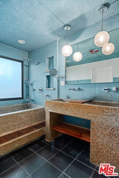 Building Photo - 2775 Rinconia Dr