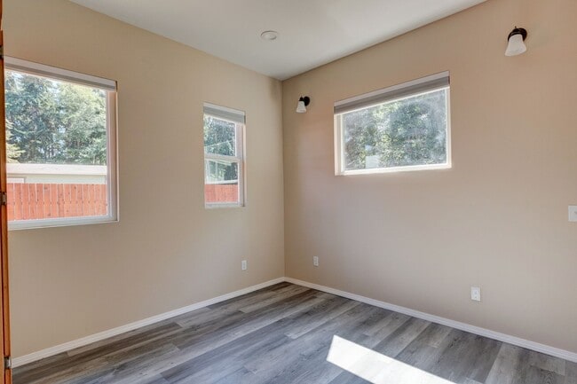 Building Photo - 811 W Patmore Rd