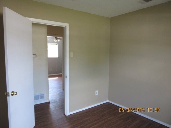 Building Photo - 1604 White Oak Ct