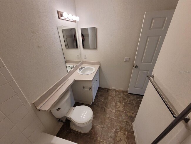 Building Photo - 5914 Willow Ridge Dr