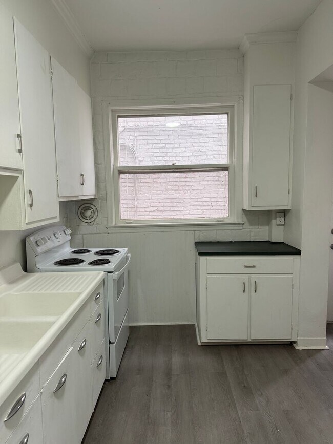 Building Photo - 269 W Cottage Pl