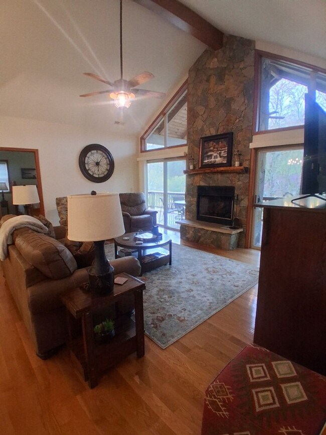 Building Photo - $1,800 - 2 Bed / 2 Bath Furnished Luxury Creekside Condo Overlooking 18th Fairway at SMCC