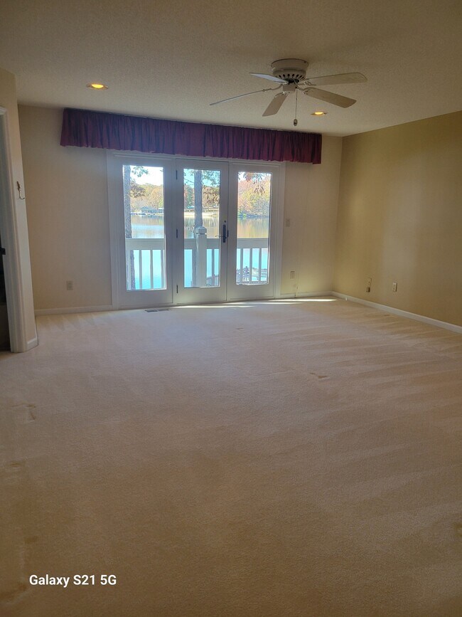 Building Photo - 148 Lakewood Dr