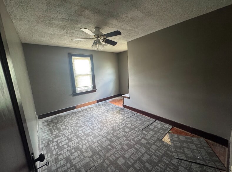 Building Photo - 704 Fishburn Rd