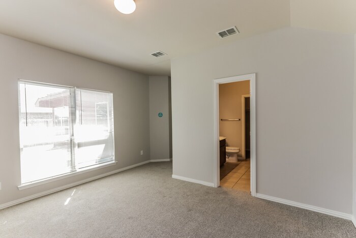 Building Photo - 952 Haley Dr
