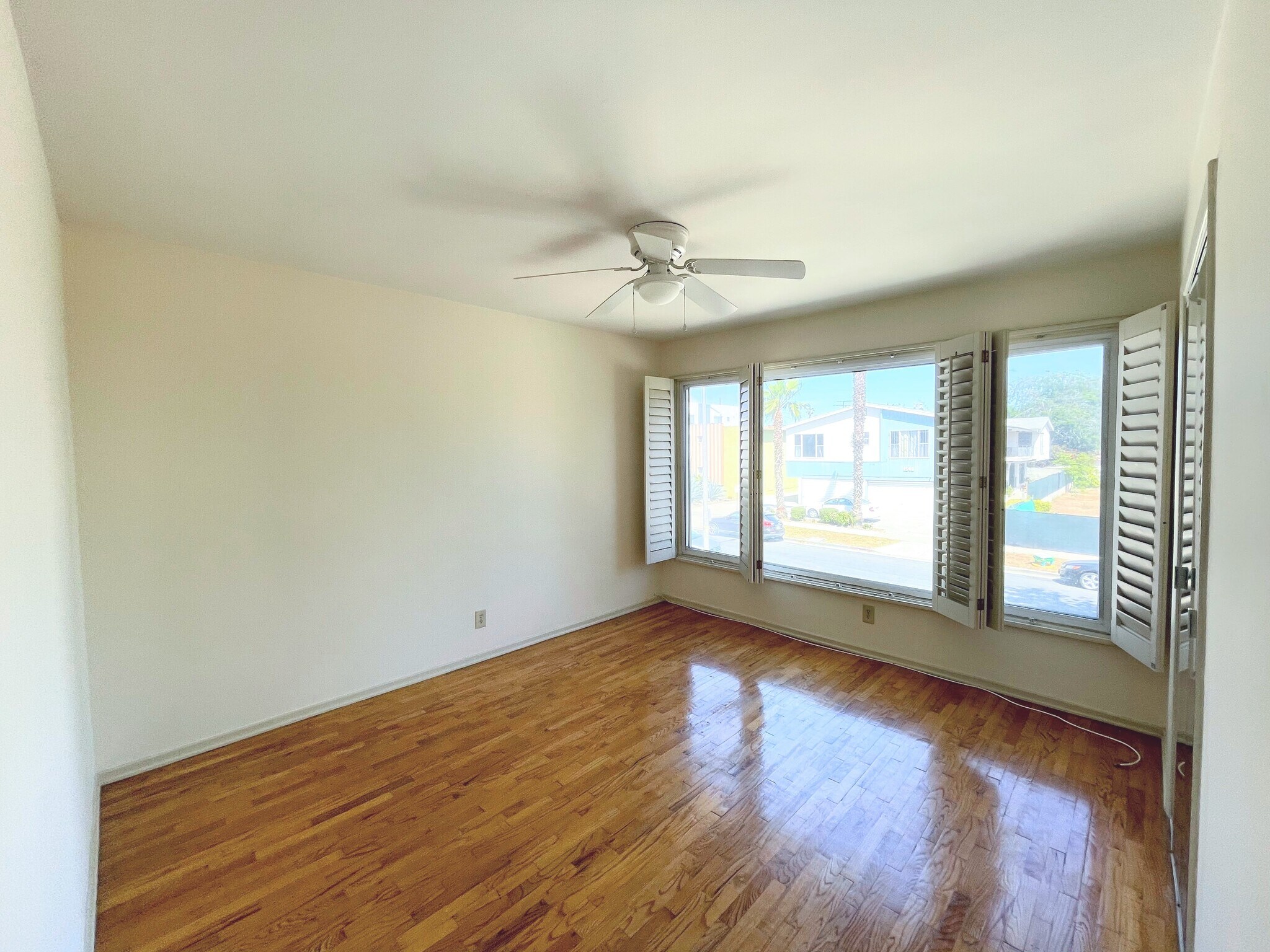Building Photo - 1547 S Orange Grove Ave