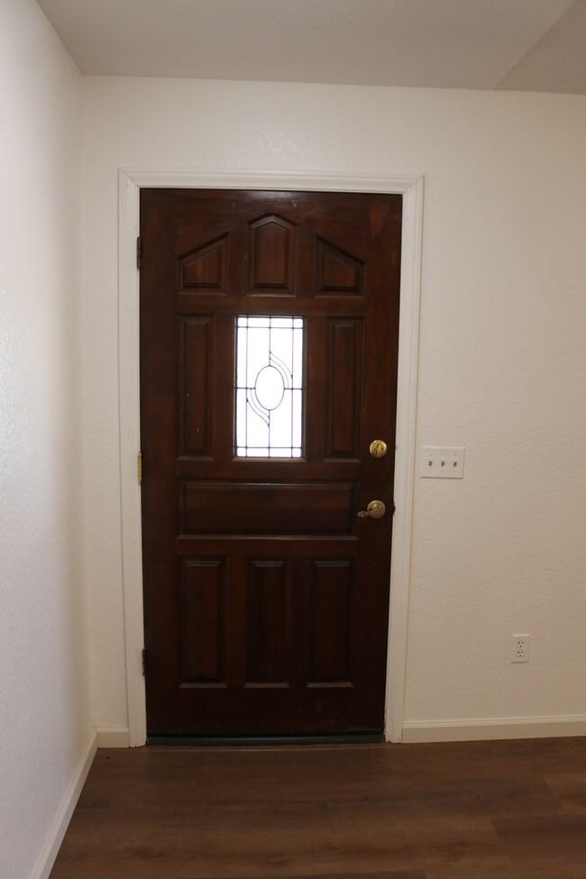 Building Photo - House for rent