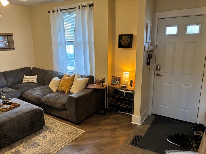 Building Photo - 309 Penn St