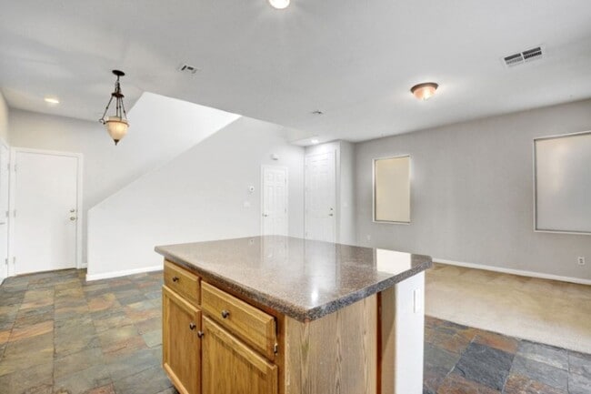 Building Photo - Awesome 3 Bedroom, 2 Story Home in North L...