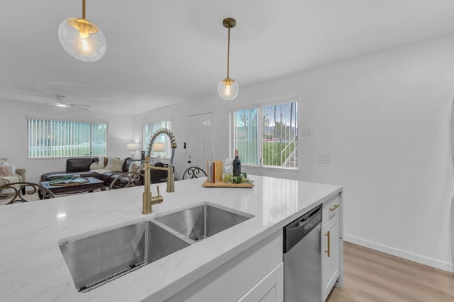 Building Photo - 72682 Thrush Rd