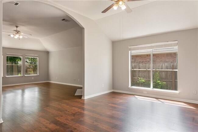 Building Photo - 1517 Hollyhock Ct