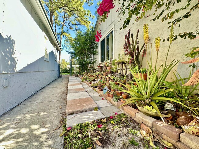 Building Photo - 13619 57th Pl N