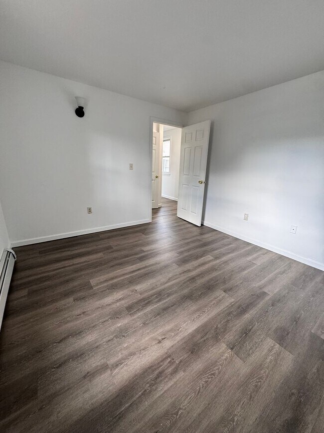 Building Photo - 17 Basset street