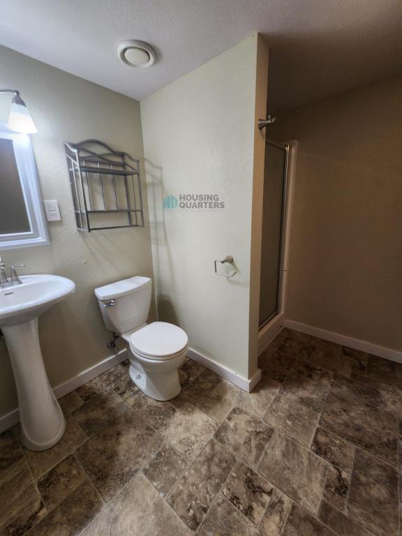 Building Photo - 1615 E Bismark Ave