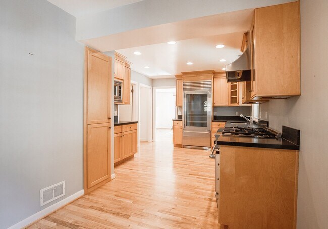 Building Photo - 4527 SW 29th Ave
