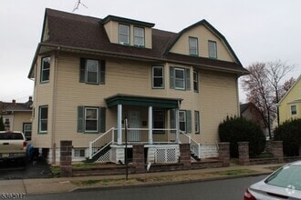 Building Photo - 3 Beech St