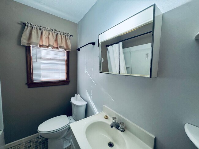 Building Photo - One Level Country Living