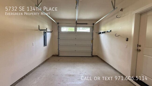 Building Photo - 5732 SE 134th Pl