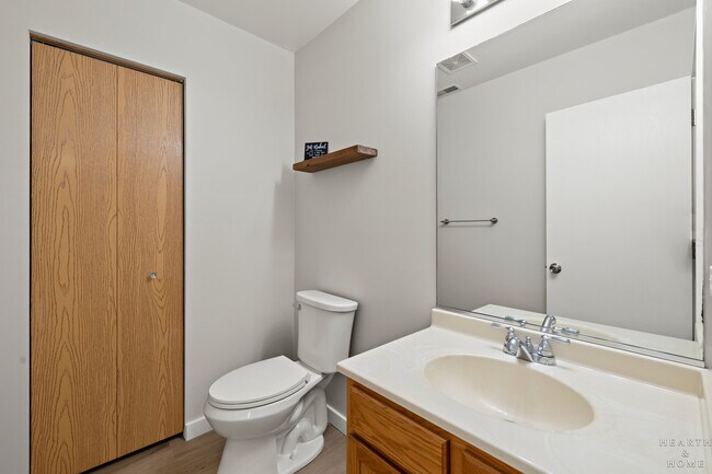 Building Photo - 1100 Ellsworth Dr