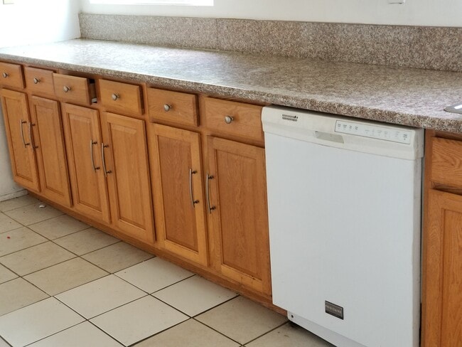 Building Photo - 1554 S Stanley Ave