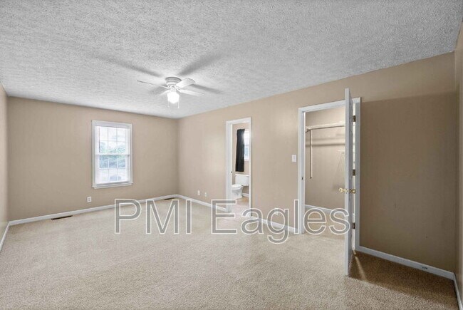 Building Photo - 114 Gleaves Ln