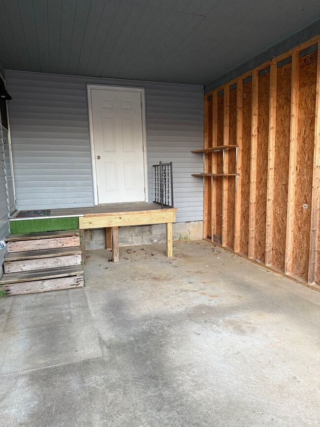 Building Photo - Home in Marion