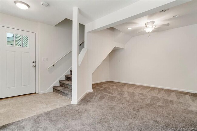 Building Photo - 92 Limewood Ave