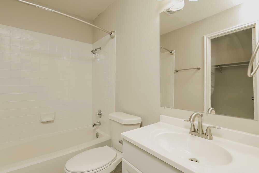 Building Photo - 8151 Cheryl Meadow Dr