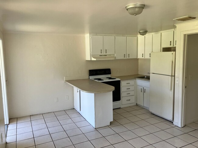 Building Photo - Cozy 1BR/1BA duplex with a Den, Ceramic Tile Floors, NO APP FEE!
