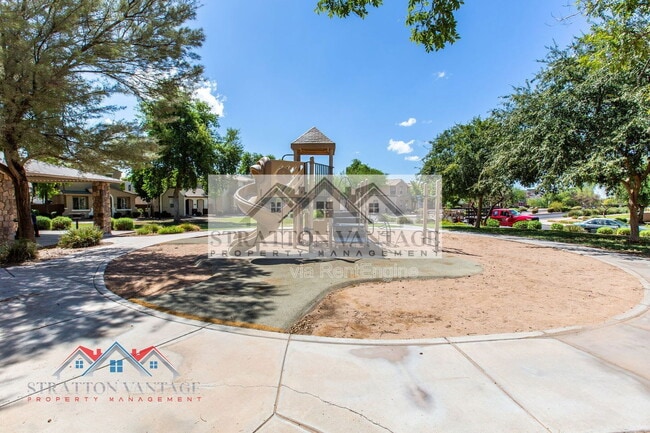 Building Photo - 10013 E Impala Ave