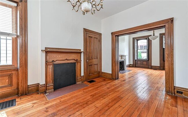Building Photo - 617 Avery St