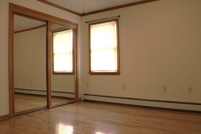 Building Photo - 1878 Riverside Dr