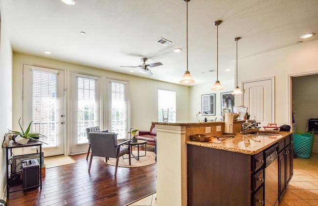 Building Photo - 950 Henderson-149.64