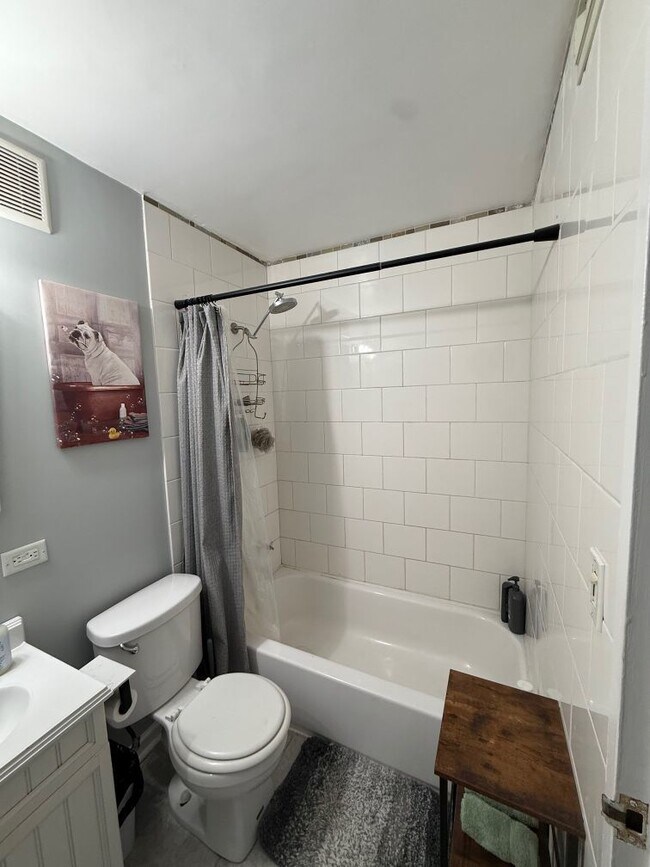 Building Photo - 720 W Gordon Terrace