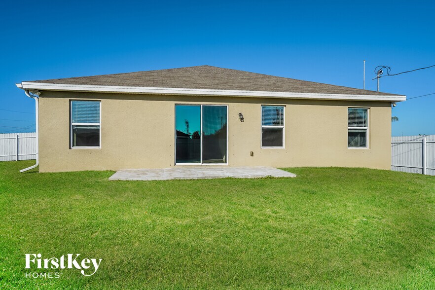 Building Photo - 601 NW 17th Ave