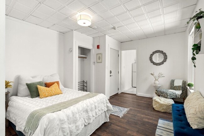 Building Photo - 928 Dorchester Ave