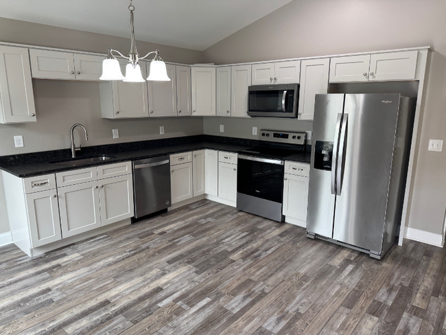 Building Photo - 609 Fondel Ln