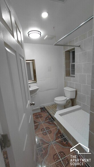 Building Photo - 1255 N Harding Ave