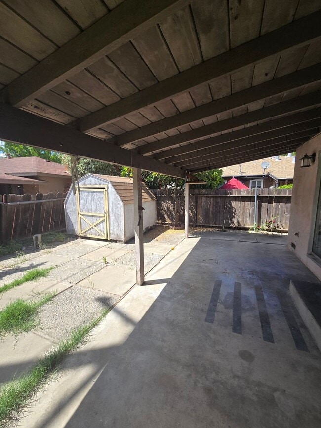 Building Photo - 1021 Orchid Ave