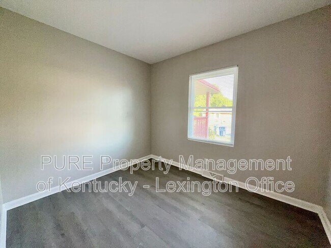 Building Photo - 2408 Shandon Dr