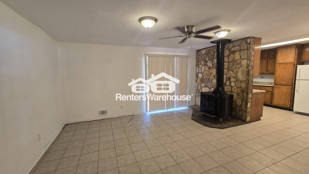 Building Photo - 3961 Lindsey Dr