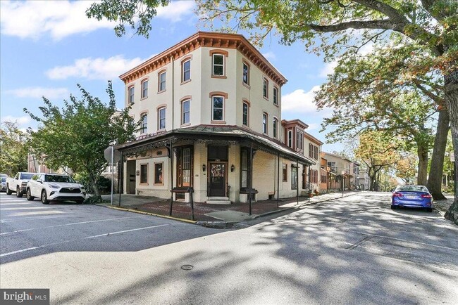 Building Photo - 240 W Miner St