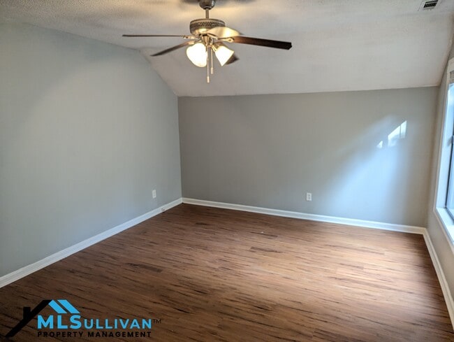 Building Photo - 4101 Five Oaks Dr