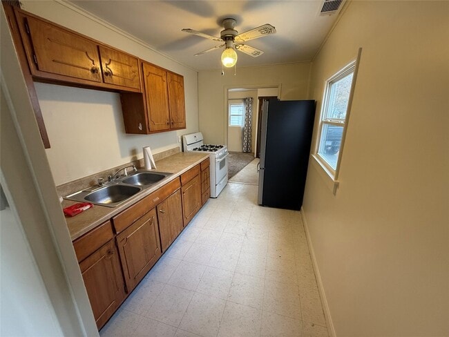 Building Photo - 1139 W 36th St