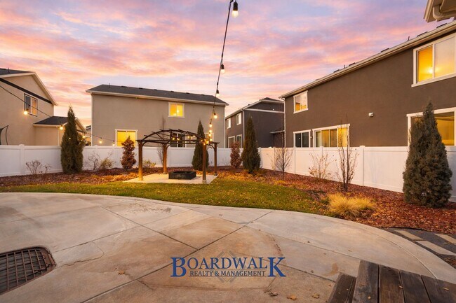 Building Photo - Modern 4-Bedroom Home in Herriman