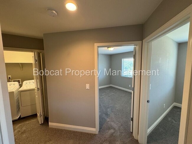 Building Photo - 1393 Handelin Rd