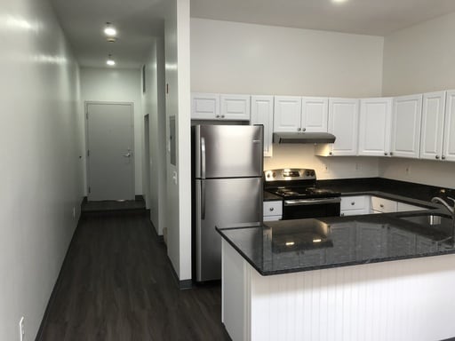 Primary Photo - 100 Washington St