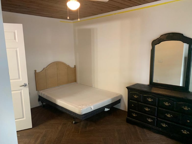 Building Photo - 16502 Spring St