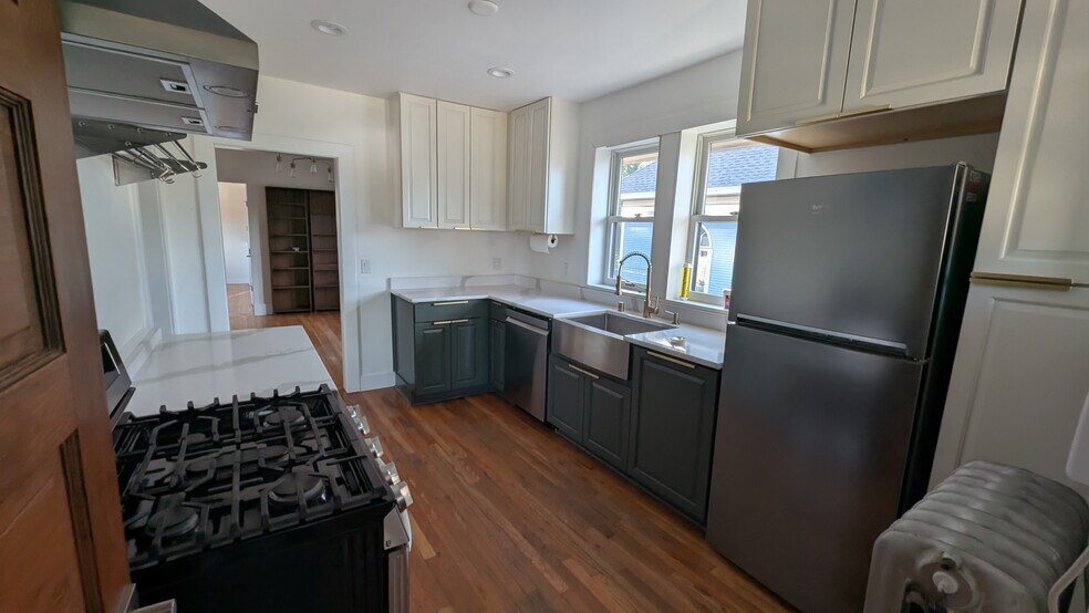 Kitchen - 3114 19th Ave S