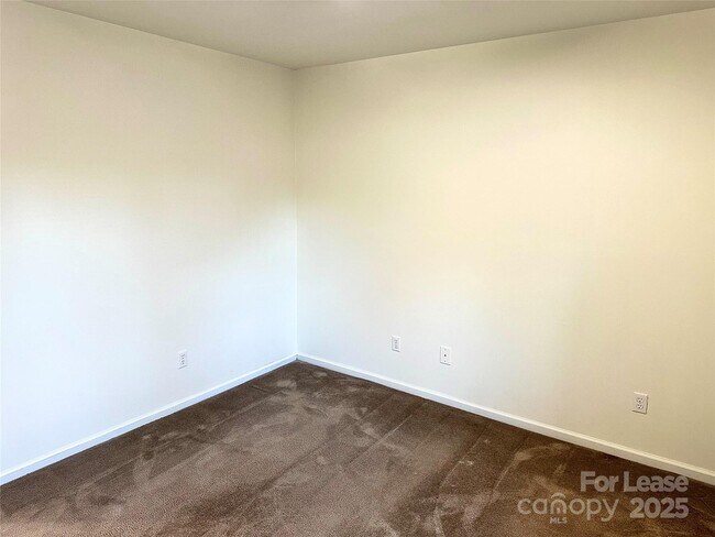 Building Photo - 5589 Wrenn Dr
